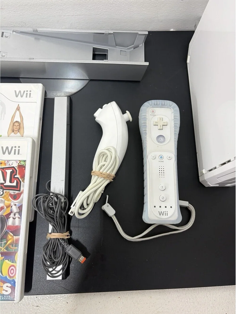 Nintendo Wii RVL-001 Console Bundle W/ Controller, Nunchuck, Power Cable, 1 Game